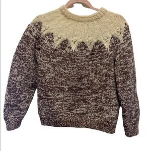 Beautiful handmade knitted ski sweater! Gorgeous detail and nice and cozy! Sz S